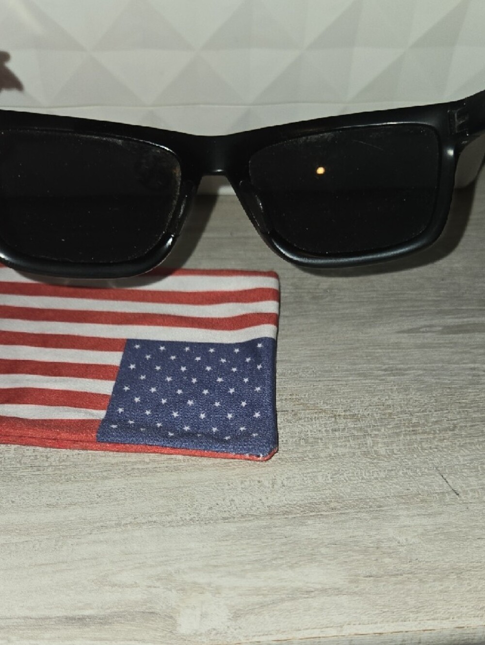 Black Sunglasses Temple Arm Detail - Picture 6 of 6